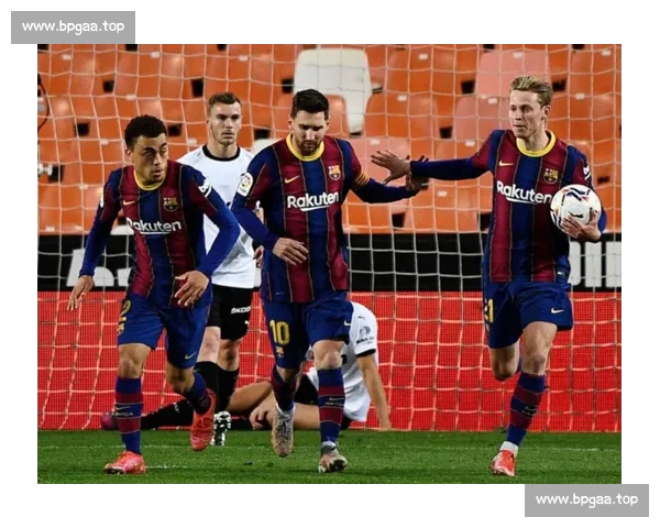西甲焦点夜巴萨三连胜领跑积分榜皇马绝杀塞尔塔梅西回归传闻再起